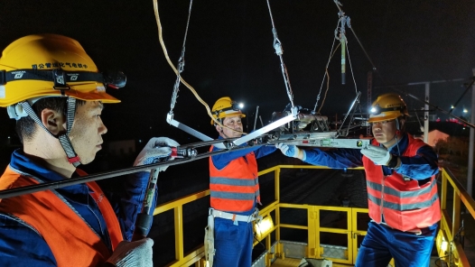 重溫深情關(guān)懷 汲取奮進(jìn)力量