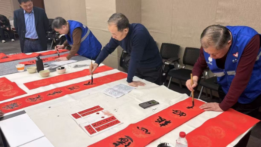 威海市總工會(huì)啟動(dòng)“送萬(wàn)福·進(jìn)萬(wàn)家”書(shū)法公益活動(dòng)