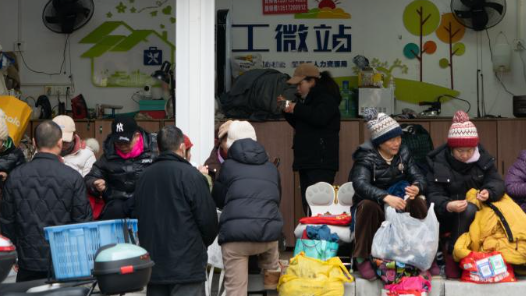 新春走基層丨武漢“零工微站”：縫補(bǔ)時(shí)光，織就溫暖