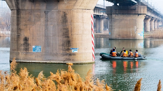 新春走基層｜守護(hù)鐵路網(wǎng)安全的水下“橋梁醫(yī)生”