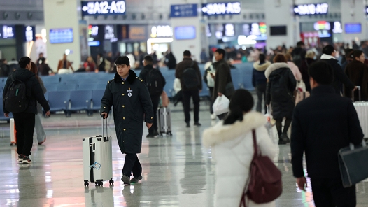 新春走基層｜“輕裝行”讓春運(yùn)旅途更從容