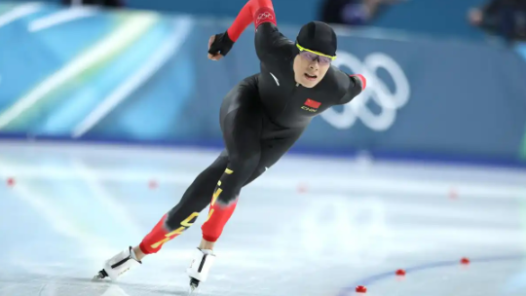 連續(xù)兩天誕生賽會紀錄 速度滑冰場上的精彩與驚喜