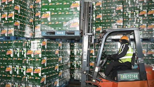 新春走基層｜夕發(fā)朝至 山西太原“年貨班列”裝卸忙