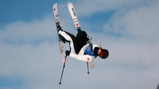 空中飛舞 雪上逐夢(mèng)