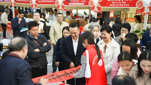 廣東汕頭市總工會(huì)新春市集開(kāi)市