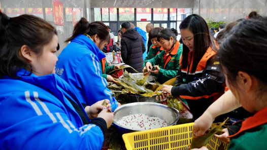 浙江天臺(tái)：新就業(yè)形態(tài)勞動(dòng)者成年夜飯“座上賓”