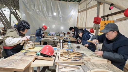 新春走基層｜婺源“刀客”的春天：慢雕時(shí)光，順時(shí)而興