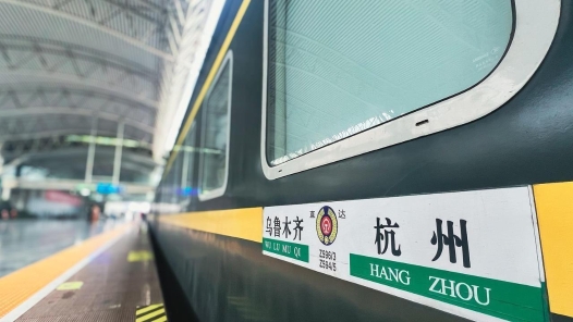 新春走基層｜43小時(shí)42分，杭州向西3905公里，綠皮火車上歸心似箭的人們