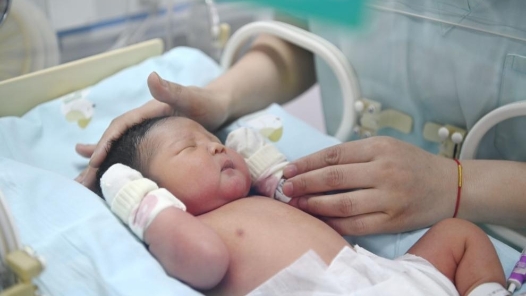 新春走基層丨產(chǎn)房里的“守歲人”：身體很累，心里開(kāi)心