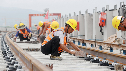 新春走基層｜萬(wàn)家燈火中，走近一線鐵路建設(shè)者