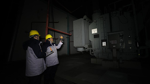 新春走基層｜電力夜巡人，萬(wàn)家燈火背后的守護(hù)