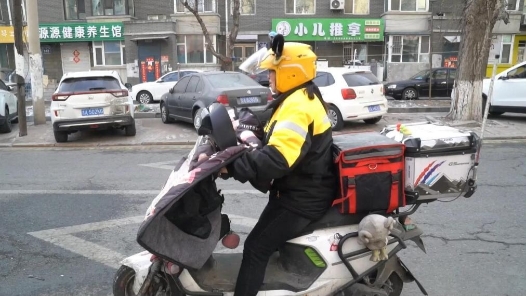 新春走基層｜“陪讀媽媽”騎手春節(jié)堅(jiān)守：奔波有溫度 奮斗有奔頭