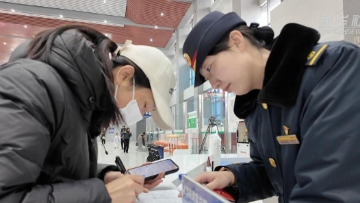 新春走基層｜高鐵站臺(tái)上的暖心守護(hù)者