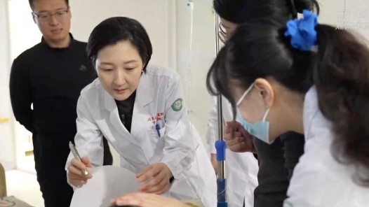 新春走基層｜一位眼科醫(yī)生的“雙城記”