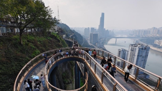 新春走基層丨在“綠道經(jīng)濟(jì)”里，探尋“8D山城”的年味