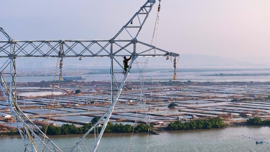 新春走基層丨海島春來(lái)早，光明入萬(wàn)家