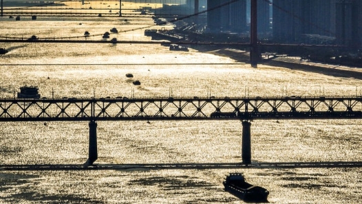 新春走基層｜“萬(wàn)里長(zhǎng)江第一橋”上的“啄木鳥(niǎo)”