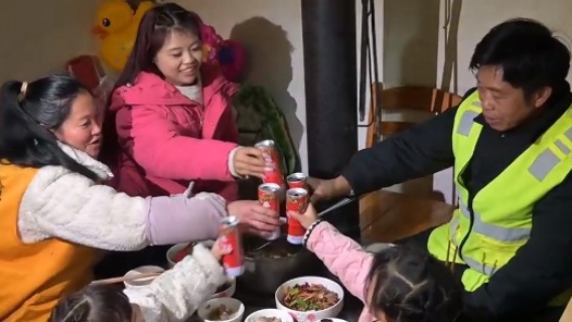 新春走基層｜兩份年貨，雙份堅(jiān)守