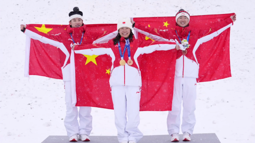 大咖說(shuō)丨“桃心夫婦”：彼此托舉 頂峰相見