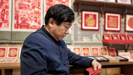 新春走基層丨非遺剪紙 巧手興村