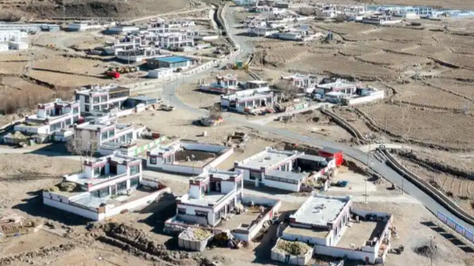 新春走基層｜震后經(jīng)年過(guò)，新居傍雪峰