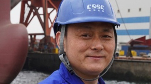 視頻丨公交上為何悄然落淚？這是大國(guó)工匠為國(guó)堅(jiān)守的滾燙初心