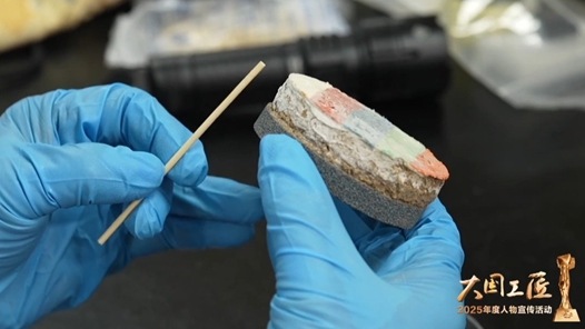 視頻丨在敦煌當(dāng)了40多年“壁畫(huà)醫(yī)生”，他說(shuō)值了