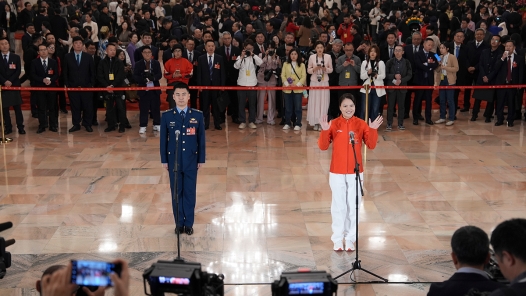 兩會(huì)·人大開幕｜十四屆全國(guó)人大四次會(huì)議首場(chǎng)“代表通道”集中采訪活動(dòng)舉行