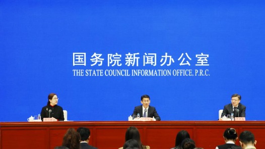 兩會新華解碼·政府工作報告丨今年經(jīng)濟(jì)增速預(yù)期目標(biāo)：“既跳起來摸高、又穩(wěn)得住步伐”