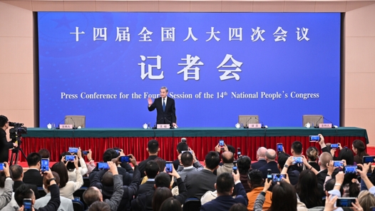 王毅回答中外記者提問(wèn)