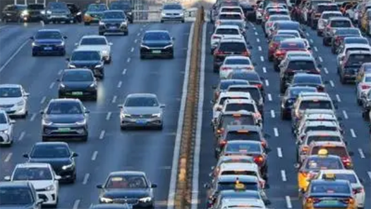 兩會新華社快訊：最高法工作報告舉例“人肉開盒”、酒后“智駕”，釋放依法懲治新型犯罪鮮明信號