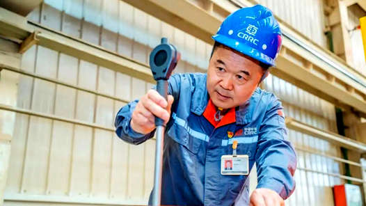 身邊的大國(guó)工匠·2025年“大國(guó)工匠年度人物”⑥｜為中國(guó)高鐵裝上國(guó)產(chǎn)“膝蓋”