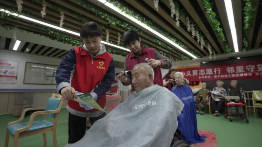 國網(wǎng)天津?qū)氎婀緪坌牧x剪暖人心