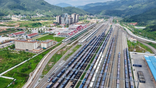 中老鐵路貨運(yùn)量超8000萬噸