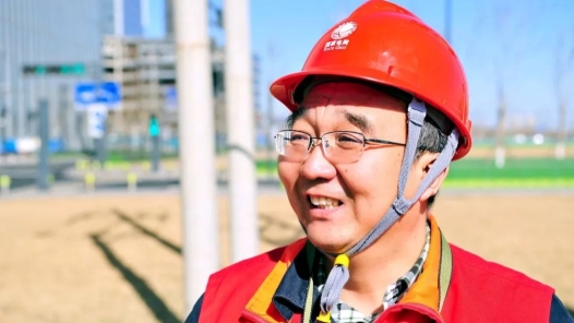 研讀《習(xí)近平與一線職工朋友們》·踐行囑托 一線回響｜堅(jiān)守為民初心 點(diǎn)亮萬家燈火