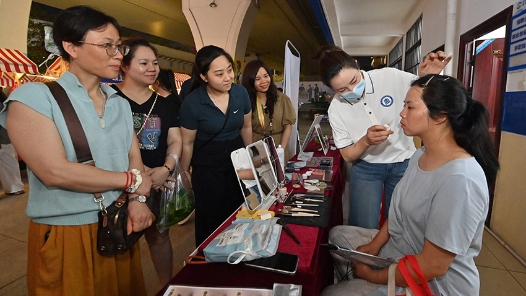 樹立和踐行正確政績觀｜廣西南寧：零工市場夜市助就業(yè)