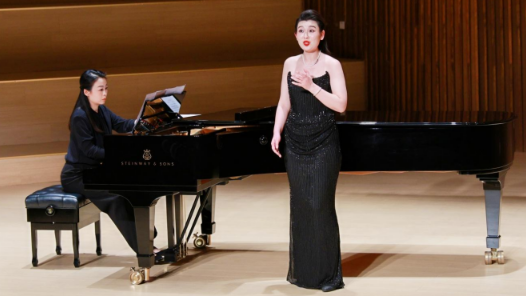 從三峽之畔“飛出”的女高音在渝唱響經(jīng)典