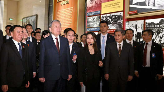 特寫：蘇林參訪中國共產(chǎn)黨歷史展覽館