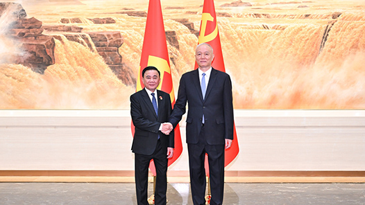 蔡奇同越共中央政治局委員、中央書記處常務(wù)書記陳錦繡舉行會談