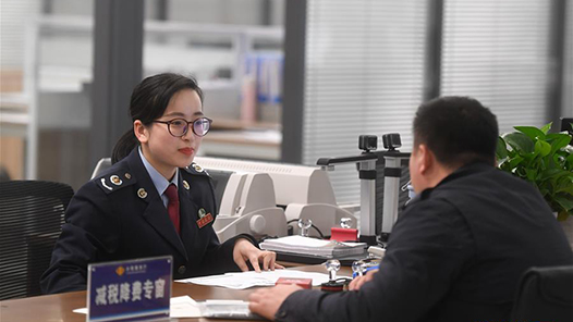 河南政法系統(tǒng)推出30項(xiàng)愛(ài)民承諾事項(xiàng)