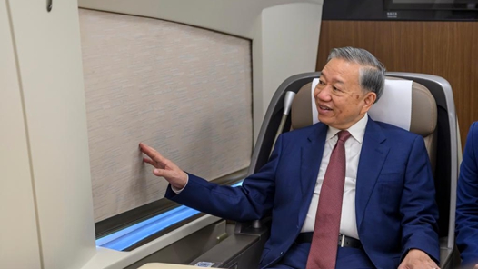 越共中央總書記、國家主席蘇林從北京乘高鐵赴廣西參訪