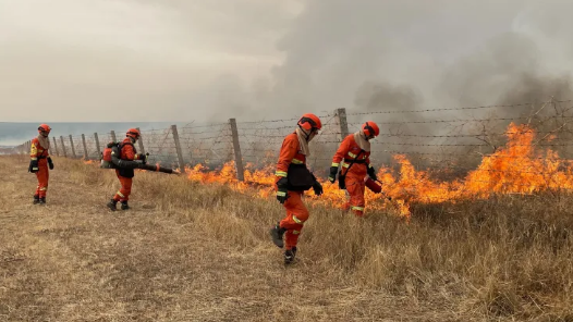 內(nèi)蒙古赤峰市與錫林郭勒盟交界處撲滅一場(chǎng)草原火